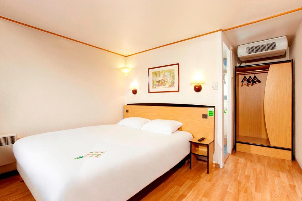 Campanile Hotel Mayenne Rum bild